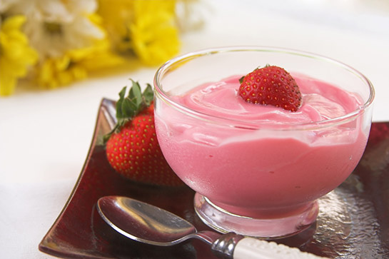 Çilekli Yoğurt Nasıl Yapılır?